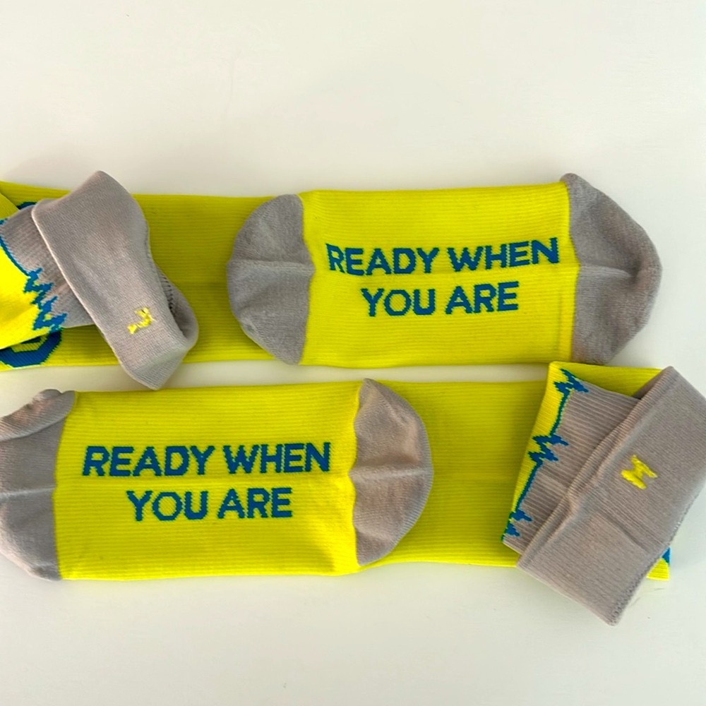 FIGS New READY WHEN YOU ARE Compression Socks Medium Gray Yellow Extremes Blue - Picture 5 of 5